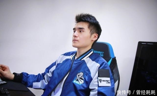 动漫里番 我非常乐意为你提供帮助海报