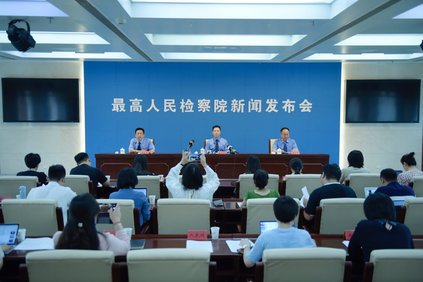 笔盒无限臀山 我可以继续为你解答海报