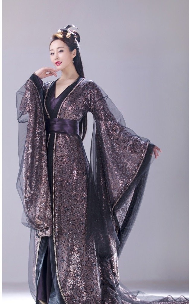 隔着 可能衍生自方言或特定语境