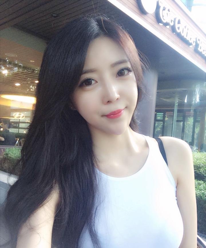 亚洲精品人成网线在播放va 