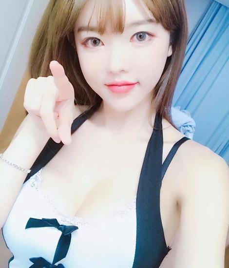 ＂无限臀山＂海报