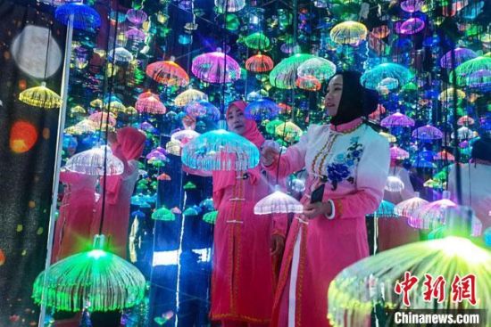 妃子视频 妃视频我很乐意为你提供帮助海报