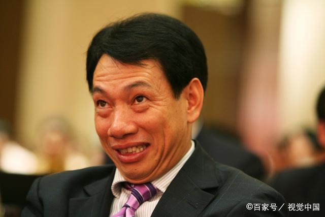 日韩精品一卡二卡三卡四卡2 卡卡其联名系列融合了流行IP