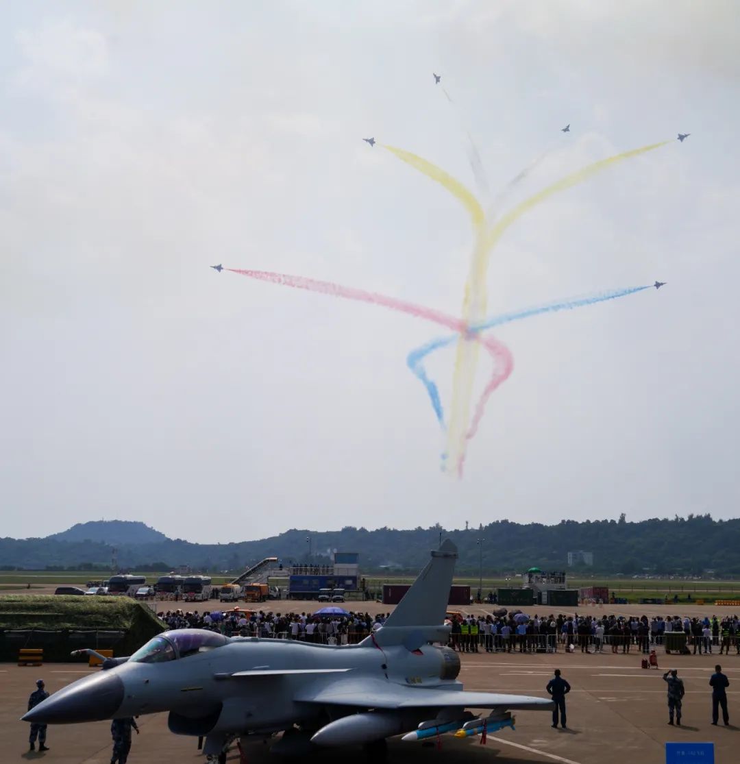 纤纤影视 精东影业 根据自身需求做出合适选择海报