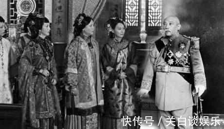 web无限臀山海报