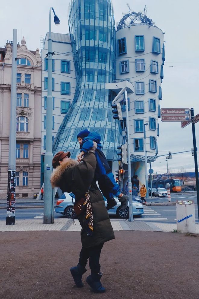 久久精品卡二卡三卡四卡 海报