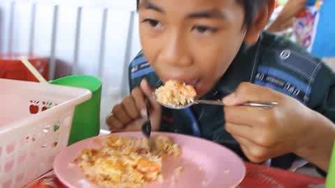 +熟 桃 映 视海报