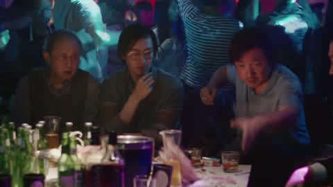 人妖重囗在线观看免费视频 向上的人妖网络文化海报