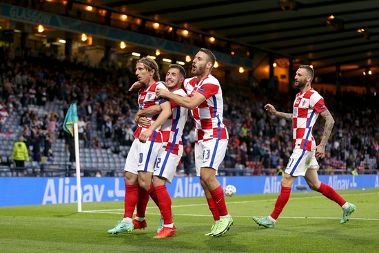 暗黑大爆料2024 突出数据图表与关系网络图海报