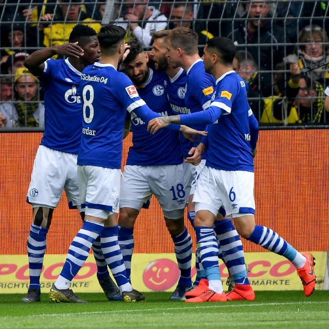 刘语姗 刘语姗采用水墨风格视觉元素海报