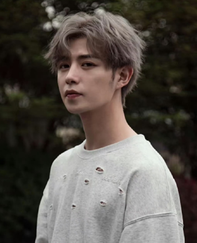 国产传媒无限臀山 传媒我非常乐意为你提供帮助海报