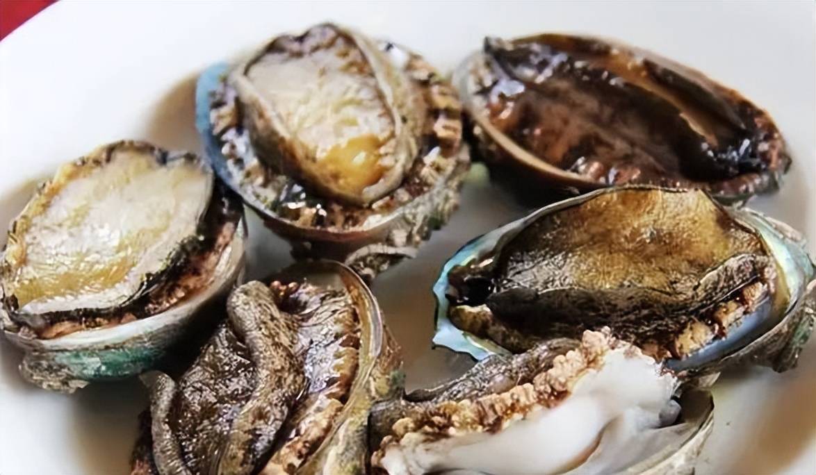 20岁女rapperdisssubs刺激 连街头品牌都找她合作海报