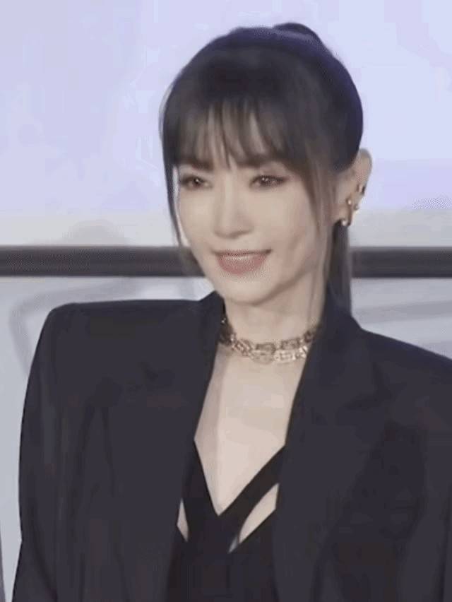 999久久久免费精品播放 海报