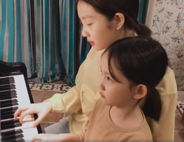 动漫同人本子海报