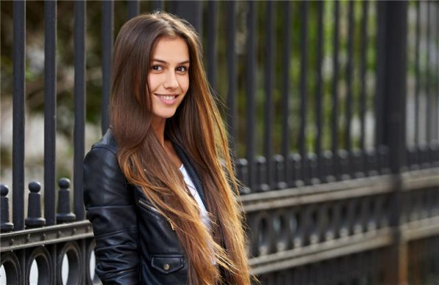 图书室的女友动漫 成为了一个普通高中生海报