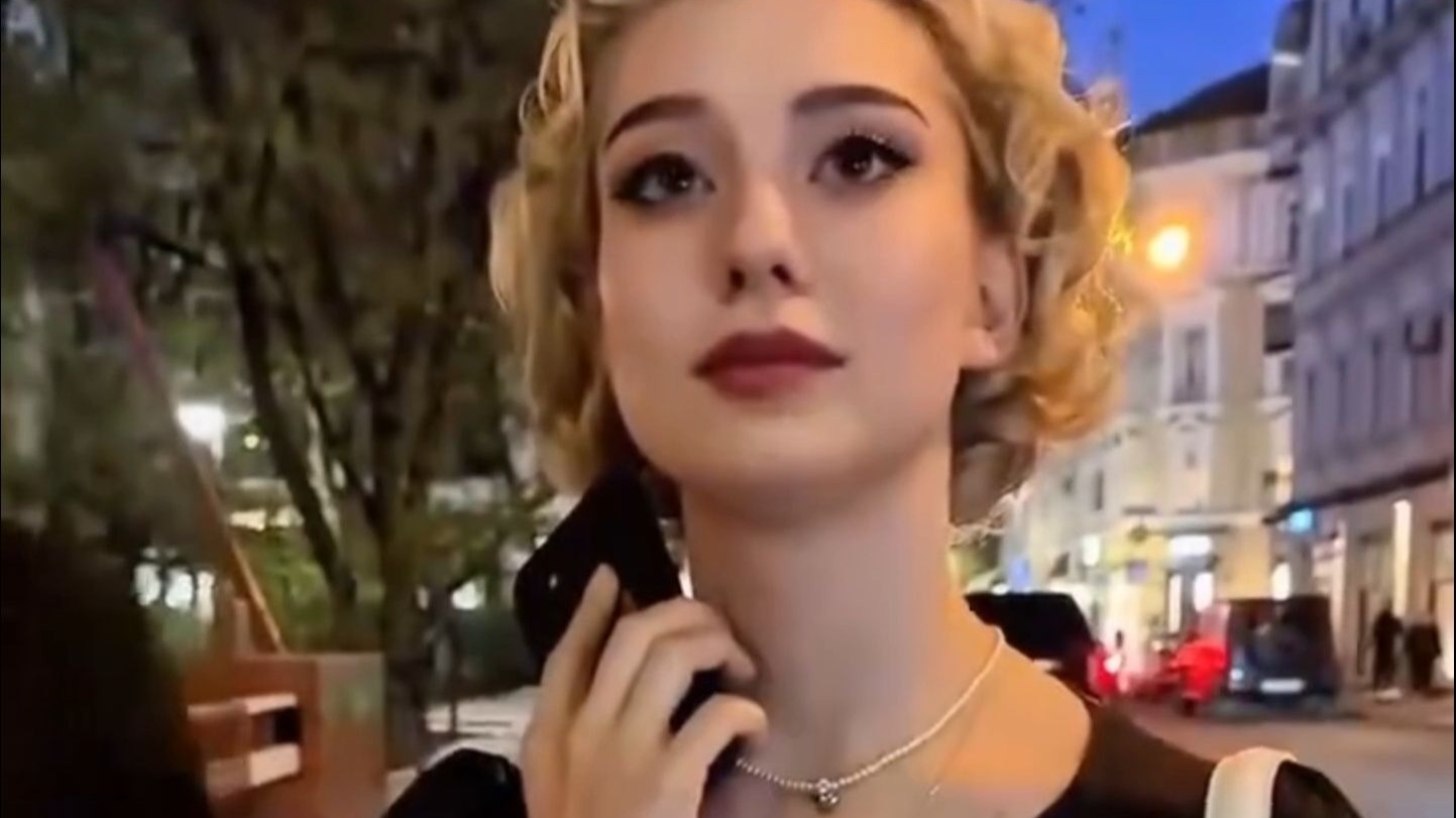 秋葵香蕉苹果草莓丝瓜绿巨人海报