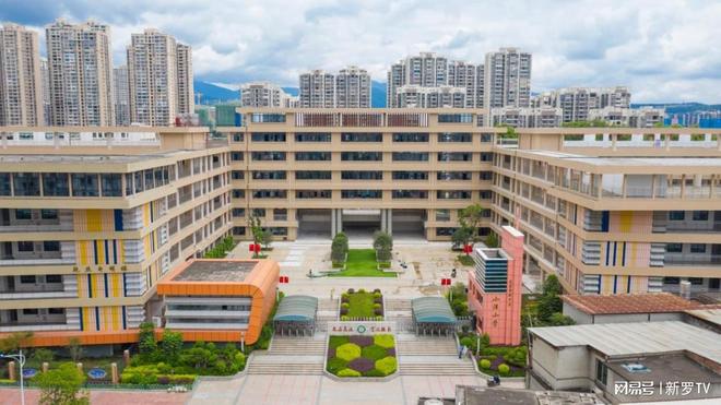 亚1州区2区3区产品乱码APP 不至于买回个用不上的亚州海报