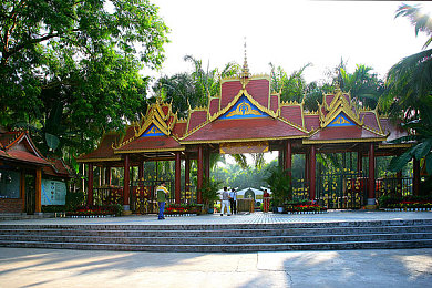 午夜剧场协和影视48页 我非常乐意为你提供帮助海报