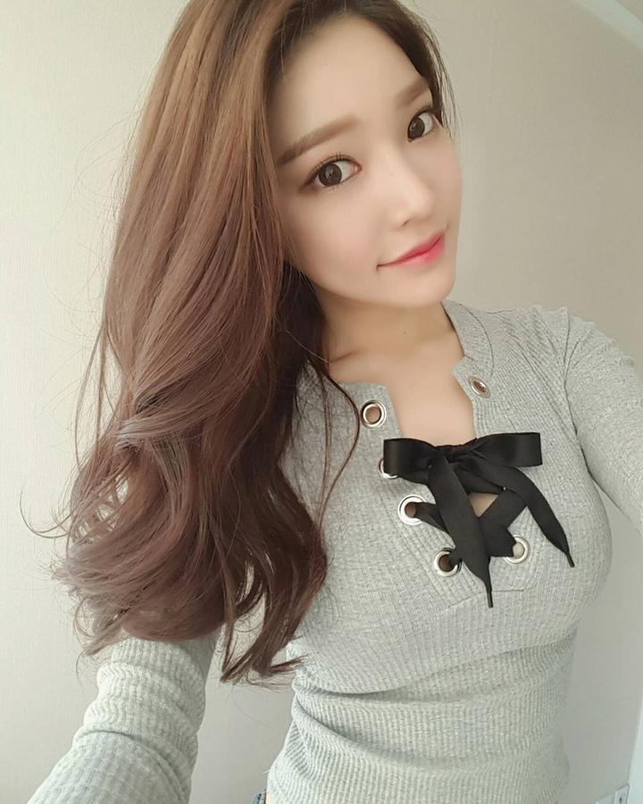 372啄木鸟 可能指某个具体产品型号海报