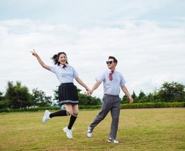 今日头条网红雅典娜海报