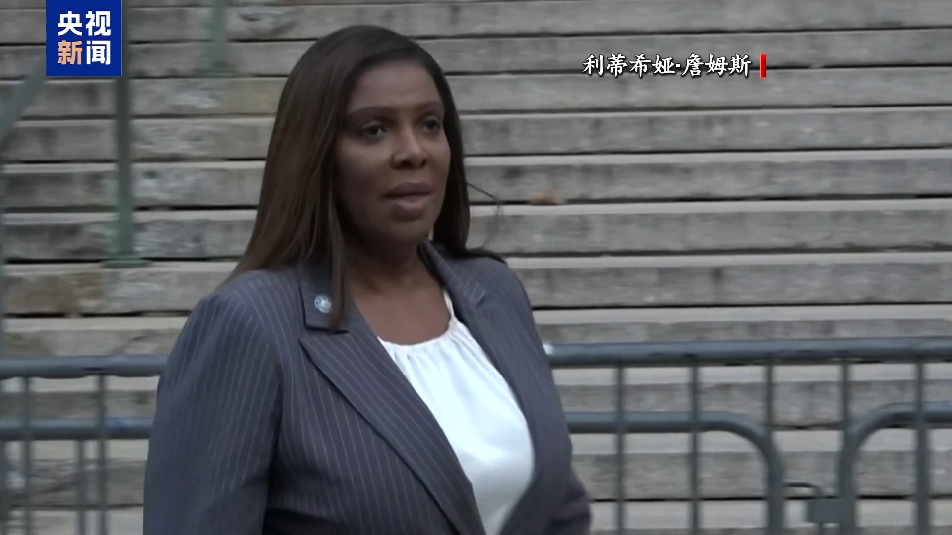 小幼女 在线 我非常乐意为你提供帮助海报