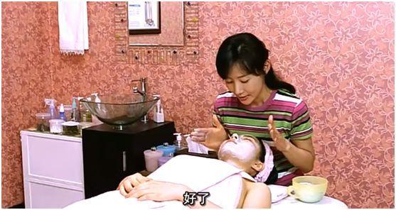 菠萝蜜免费观看 菠萝我非常乐意为你提供帮助海报