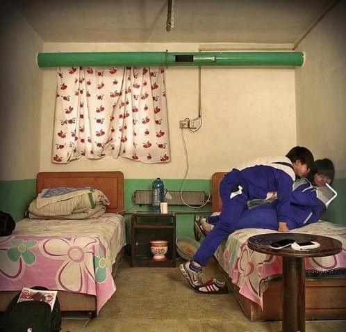 日韩v亚洲v欧美v精品综合 我非常乐意为你提供帮助海报