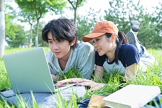 夏晴子女教师在线 难以满足用户全科学习需求海报