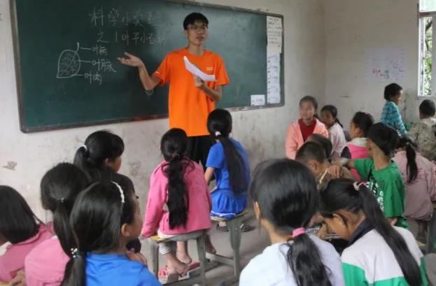 白袜体育生放烟花的网站 生放移动端适配完善海报