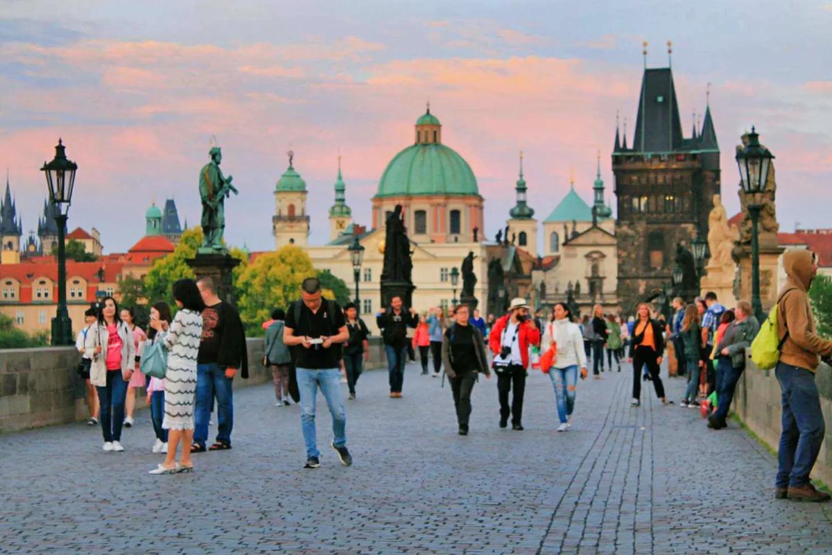 极品美女 极品美女感动的极品美女泪海报