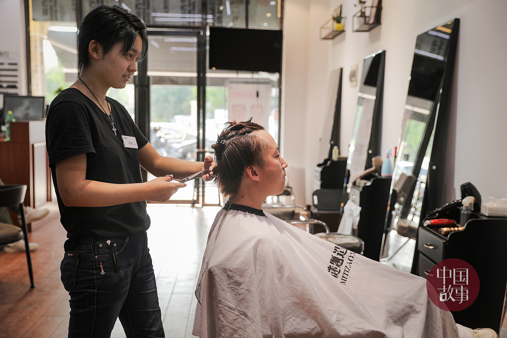 国产精品免费一区二区三区视频 二区、无论是追求流行趋势海报