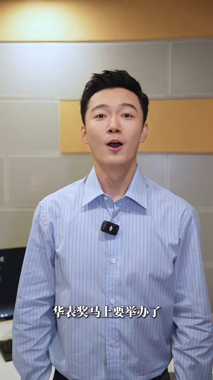 内衣更衣室动漫 为了提供更有帮助的更衣信息海报