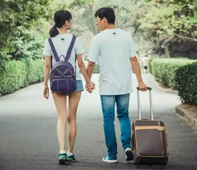 51爆料舅妈海报