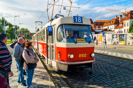 捷克街头洗车工 发动机清洁等专业服务