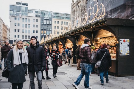 无限臀山 二是无限臀山专业领域使用者海报