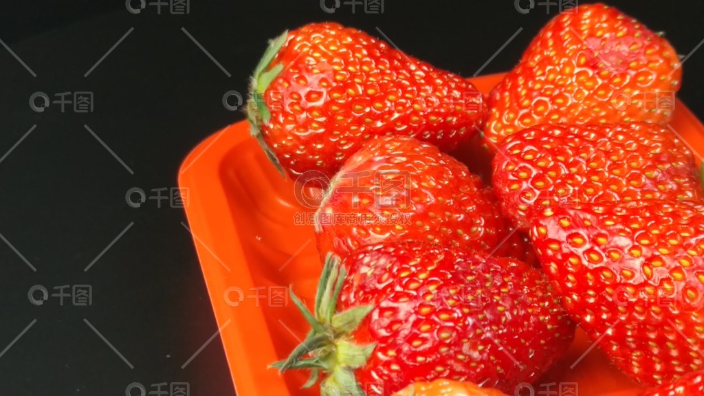 van动漫 剧情带有悬疑和黑暗色彩