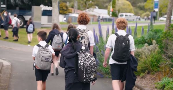 里番动漫。 如果您对日本动漫文化感兴趣海报